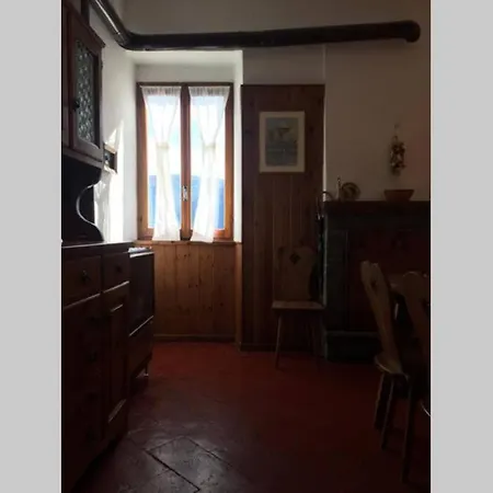 Nel Set Di Piccolo Antico Viola * Valsolda