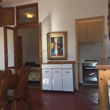 Nel Set Di Piccolo Antico Viola * Valsolda