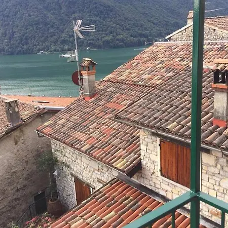 Nel Set Di Piccolo Antico Viola Сasa de vacaciones
