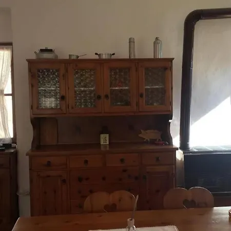Nyaraló Nel Set Di Piccolo Antico Viola