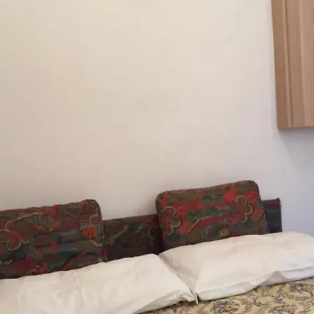Nyaraló Nel Set Di Piccolo Antico Viola *