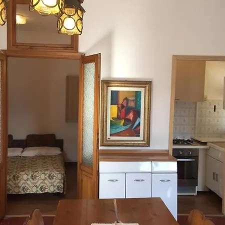 Nel Set Di Piccolo Antico Viola Ferienhaus *