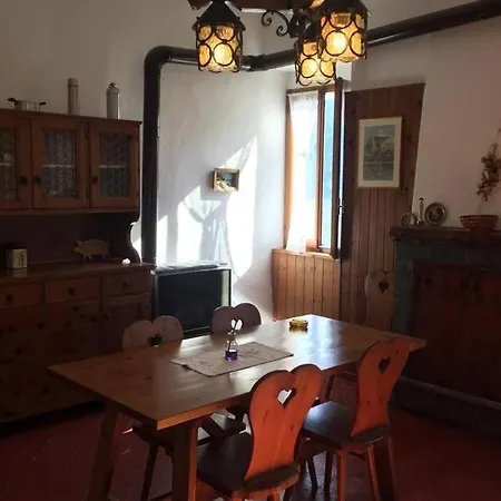 Nel Set Di Piccolo Antico Viola Nyaraló *
