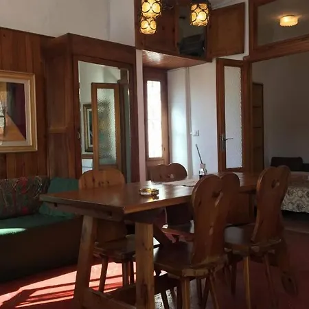 Nel Set Di Piccolo Antico Viola Ferienhaus *