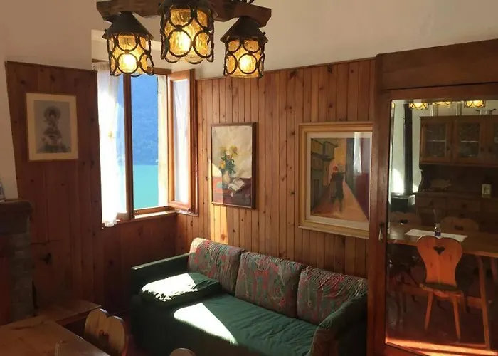 Nel Set Di Piccolo Antico Viola Ferienhaus *
