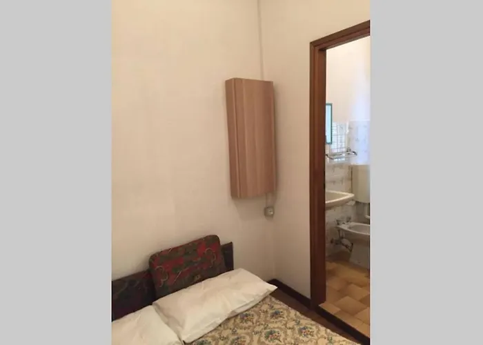 Nel Set Di Piccolo Antico Viola Valsolda