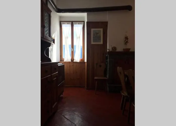 Nel Set Di Piccolo Antico Viola * Valsolda