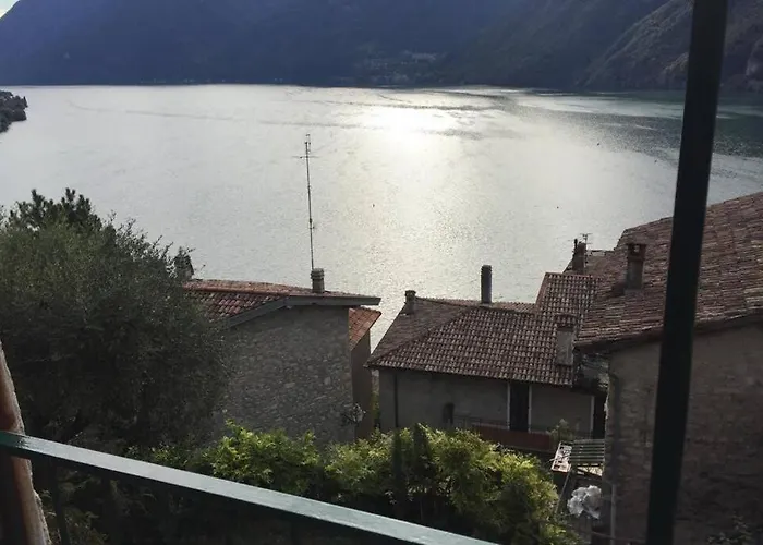 Nel Set Di Piccolo Antico Viola Valsolda