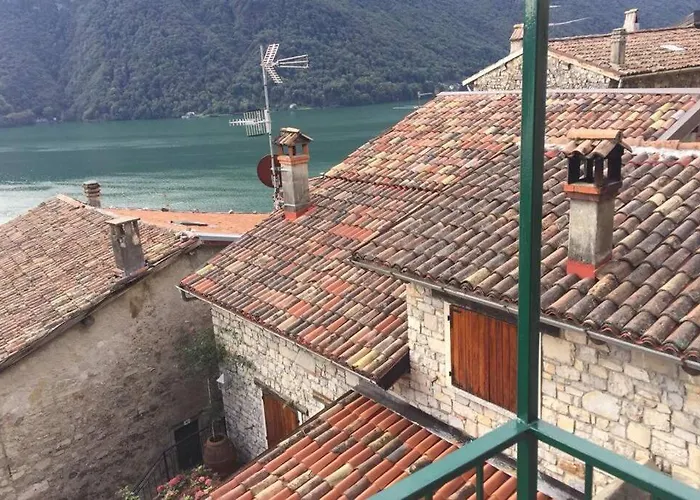 Nel Set Di Piccolo Antico Viola Ferienhaus