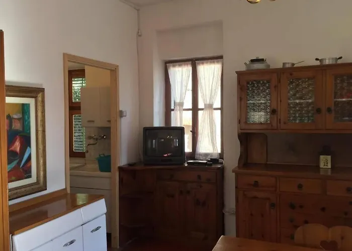 Nel Set Di Piccolo Antico Viola Ferienhaus
