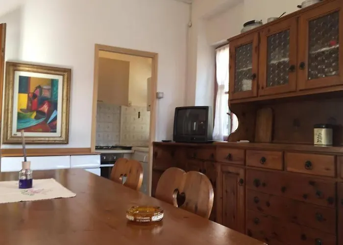 Nel Set Di Piccolo Antico Viola Ferienhaus *