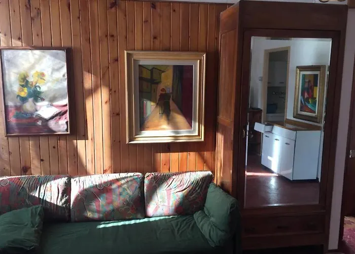 Nel Set Di Piccolo Antico Viola Ferienhaus