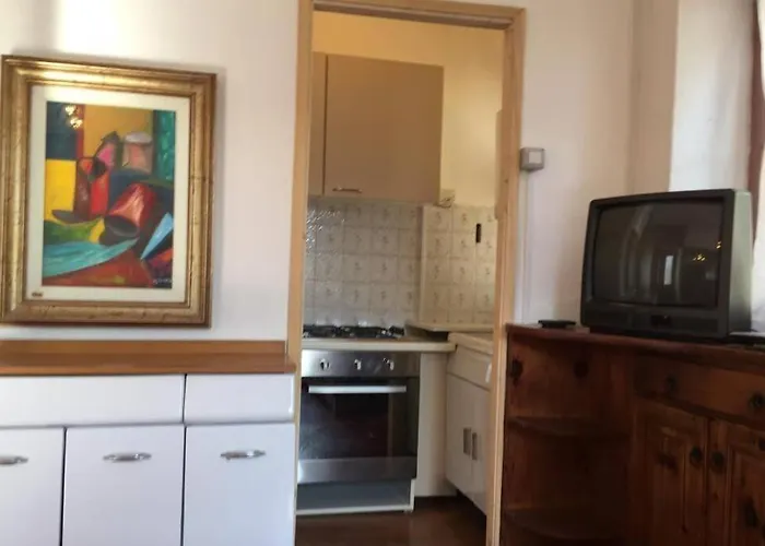 Nel Set Di Piccolo Antico Viola Ferienhaus