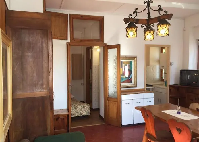 Nel Set Di Piccolo Antico Viola Valsolda