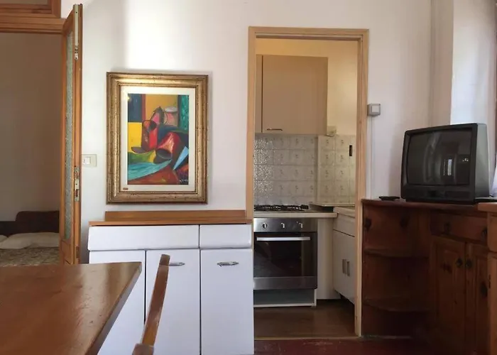 Nel Set Di Piccolo Antico Viola * Valsolda