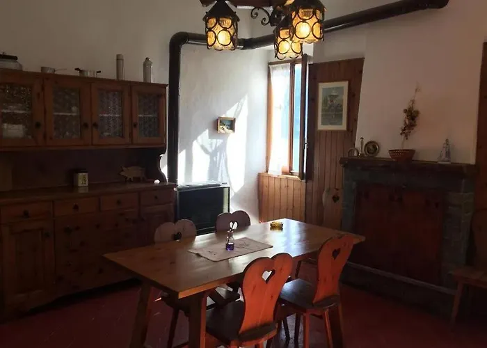 Nel Set Di Piccolo Antico Viola Ferienhaus *