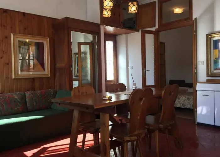 Nel Set Di Piccolo Antico Viola Ferienhaus *