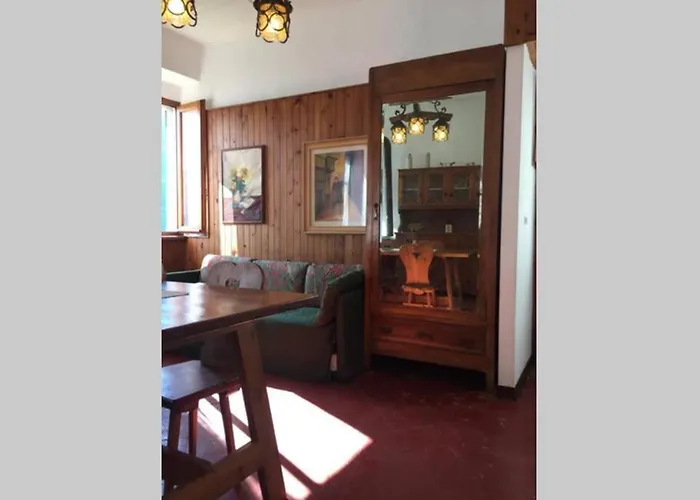 Nel Set Di Piccolo Antico Viola Ferienhaus