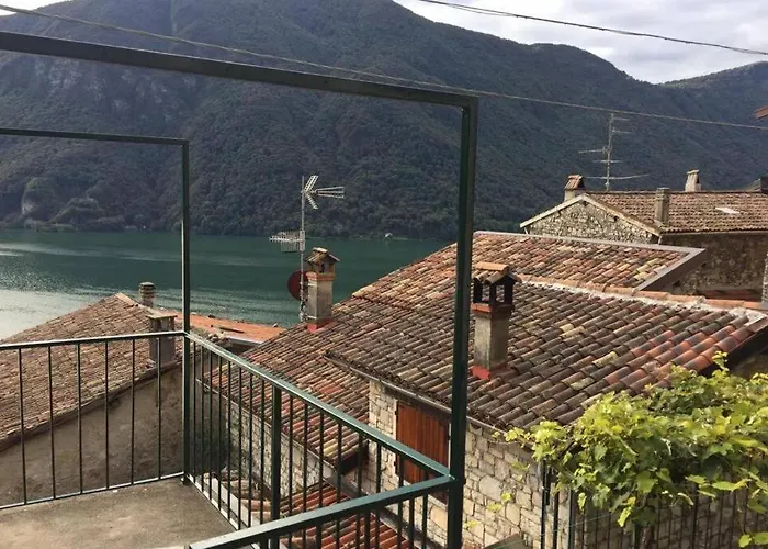 Nel Set Di Piccolo Antico Viola Ferienhaus *